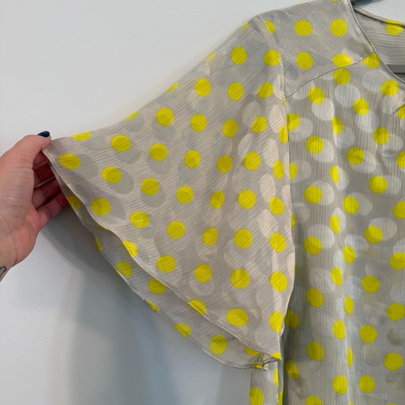 Women’s Zara Yellow and Gray Flutter Sleeve Blouse size XS - Picture 2 of 5